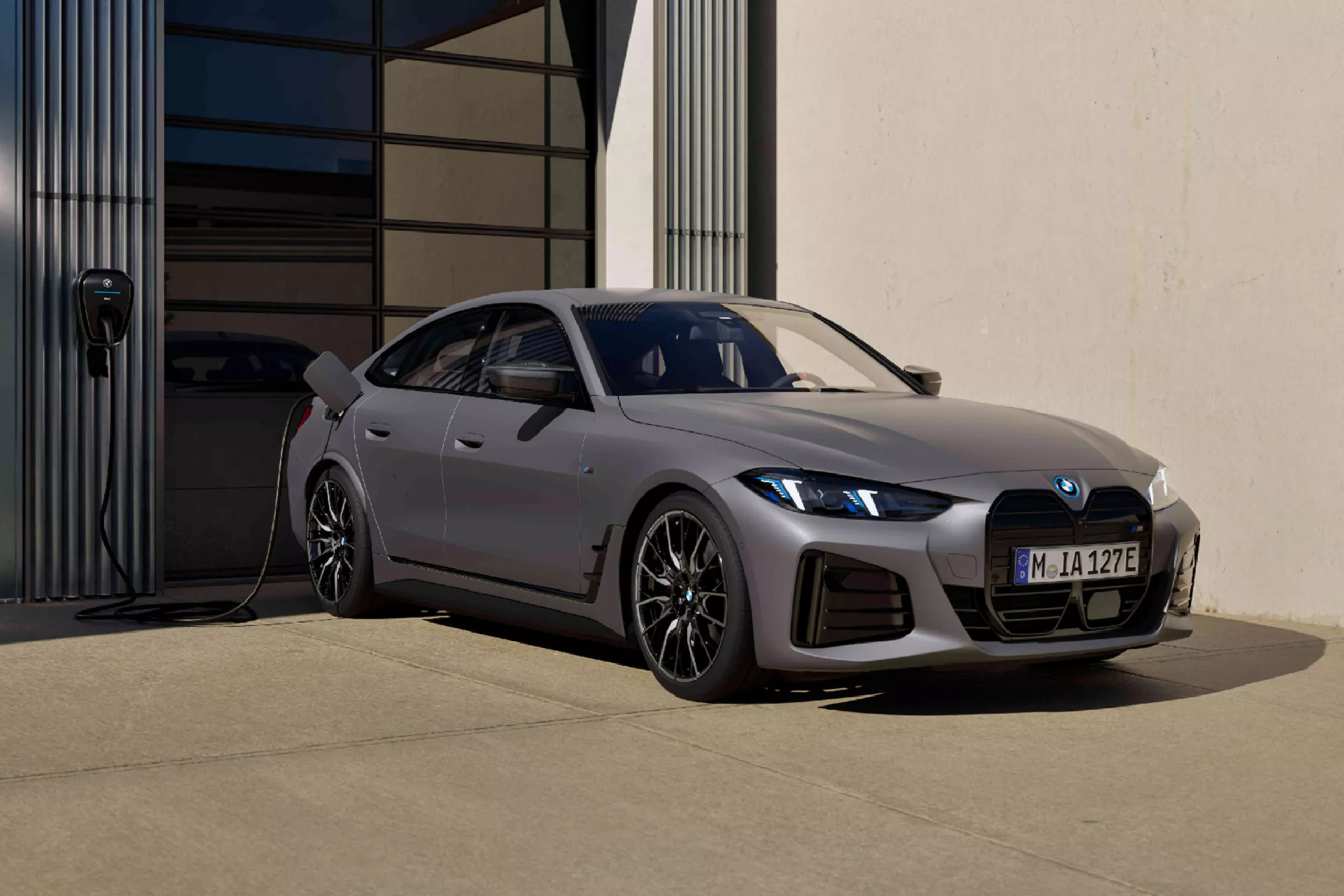 BMW_i4_M beim laden