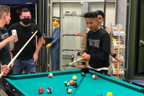 Mitarbeiter spiele Billard