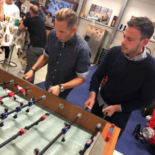Mitarbeiter am Kicker
